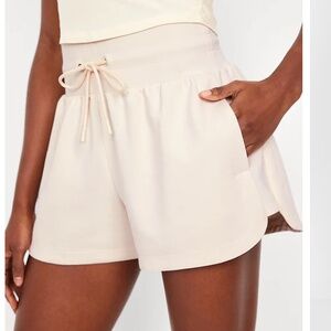 NWOT Extra High-Waisted Dynamic Fleece Sweat Shorts